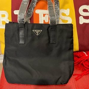 💯 Authentic Prada Bag price drop down for quick sale😁😛😛